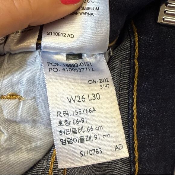 Levi's 724 High Rise Skinny Classic Blue Jeans with Gold Stitching. Size 26. - Picture 8 of 9